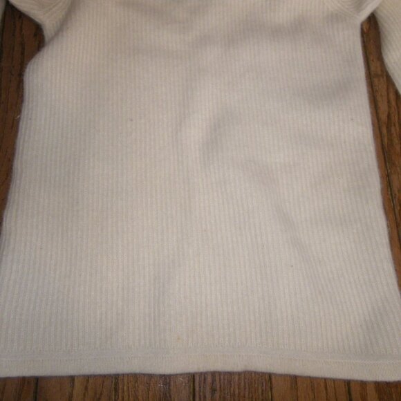 Women’s Lambswool Angora Rabbit Hair Turtleneck Thick Sweater - Picture 3 of 3